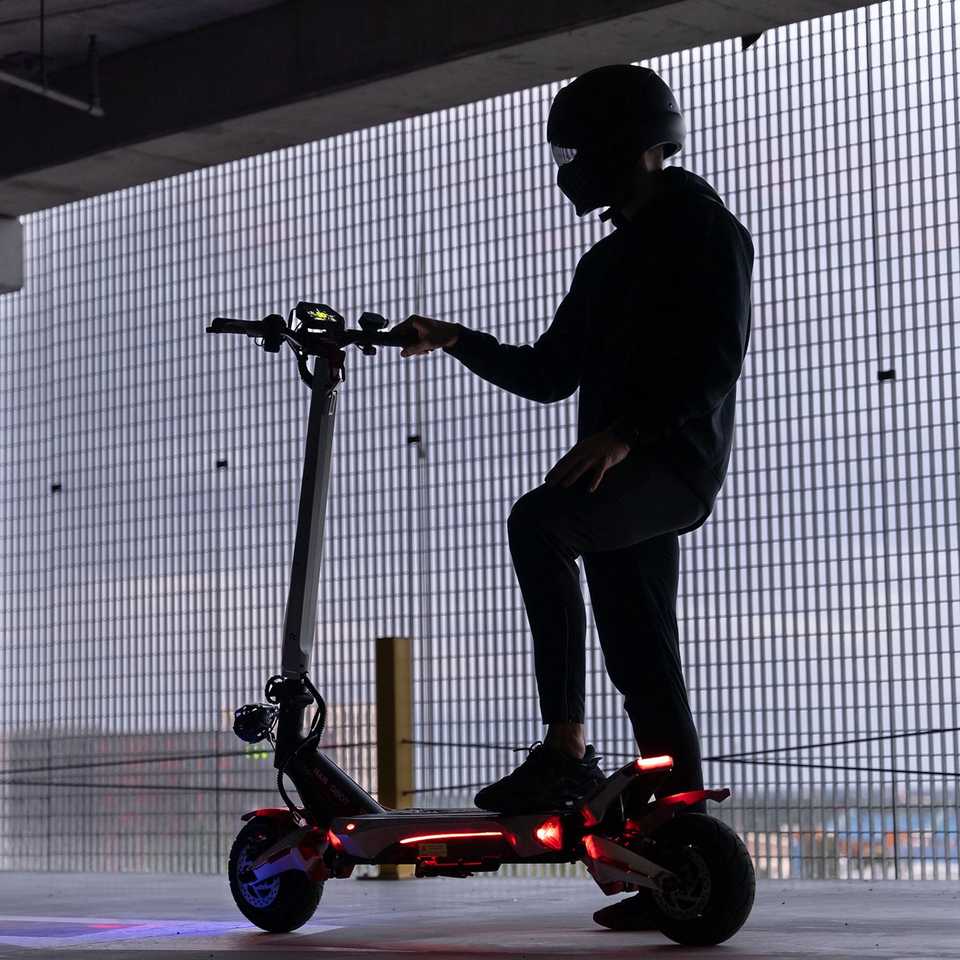 For NANROBOT N6 72V Electric Two-Wheel Scooter 1000W Motor Power 10 Inch Tire Size 45km/h Max Speed 60km Range per Charge 150kg